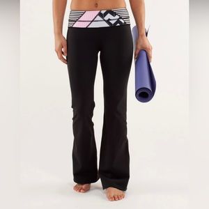 Lululemon. Groove Pant (regular). Black/quilting. Size 4.